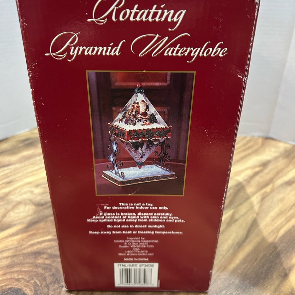 Kirkland Signature Rotating Pyramid Waterglobe with Red and Green Details - Picture 8 of 9